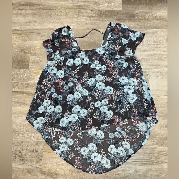 NWT Torrid Hi-Low swoop neck, light blue gray floral top size 1 - Picture 6 of 11